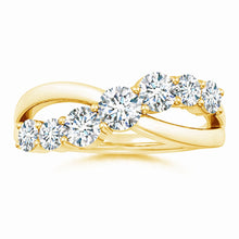 Lab-Grown Graduated Round Diamond Broad Fashion Ring